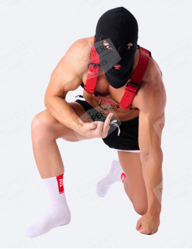Homme avec chaussettes "top" pour sexe BDSM