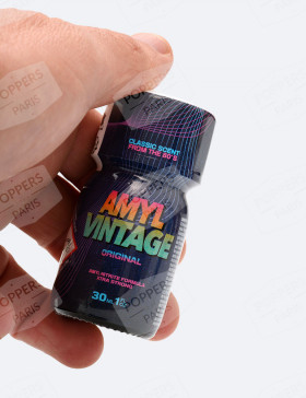 Poppers Amyl Vintage 30ml - pris en mains