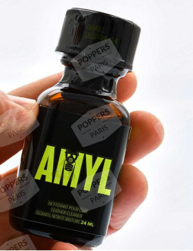 Taille du poppers AMYL 24 ml dans la main
