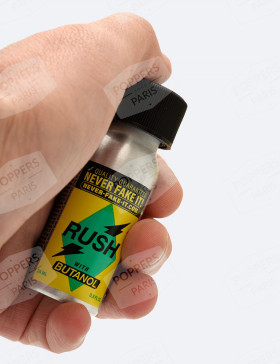 Poppers Rush Butanol 24 ml dans la main