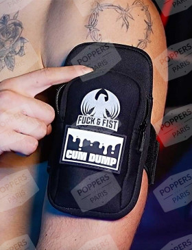 Pochette Fuck Bag sur le bras